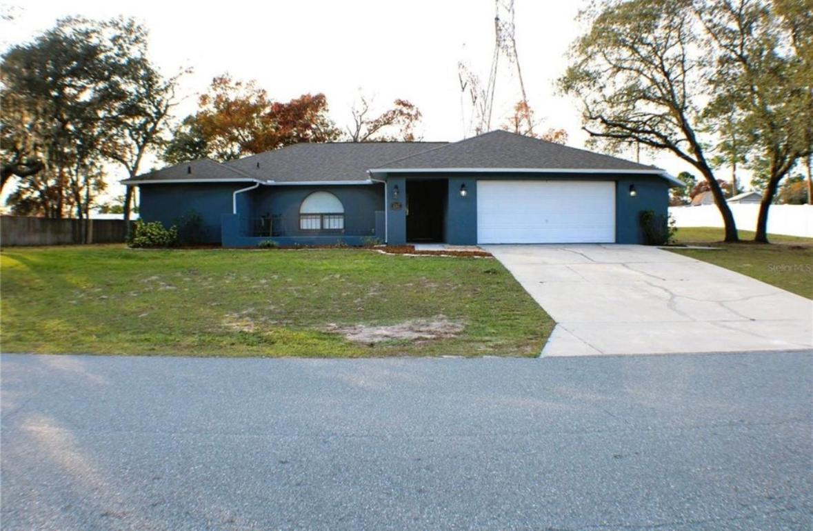 Paradise Spring Hill Exterior photo